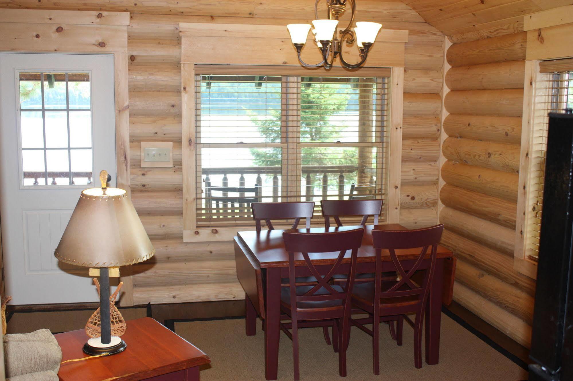 Lake Parlin Lodge & Cabins West Forks 外观 照片