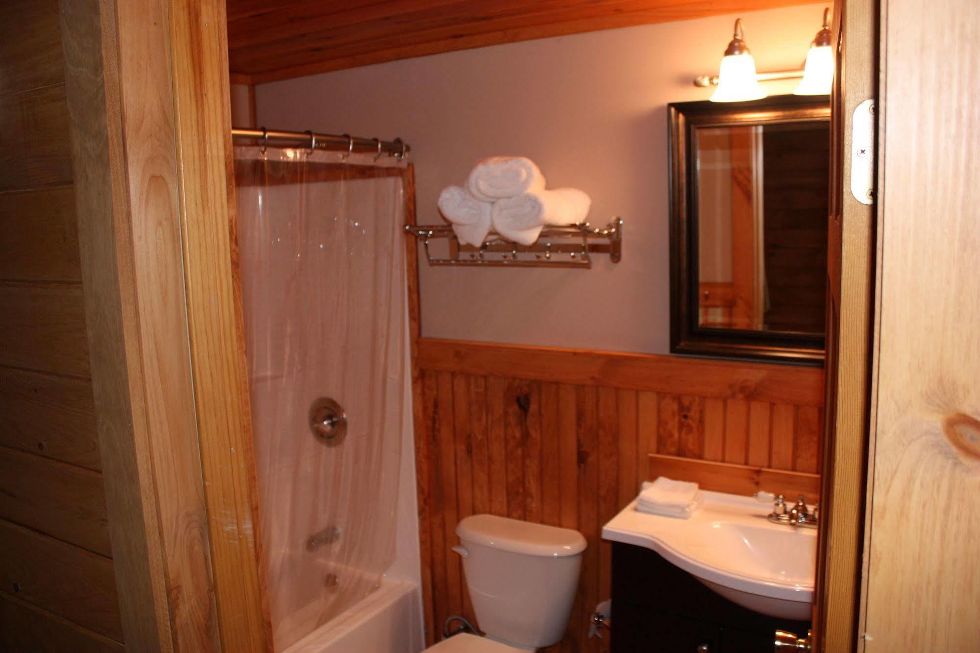 Lake Parlin Lodge & Cabins West Forks 外观 照片