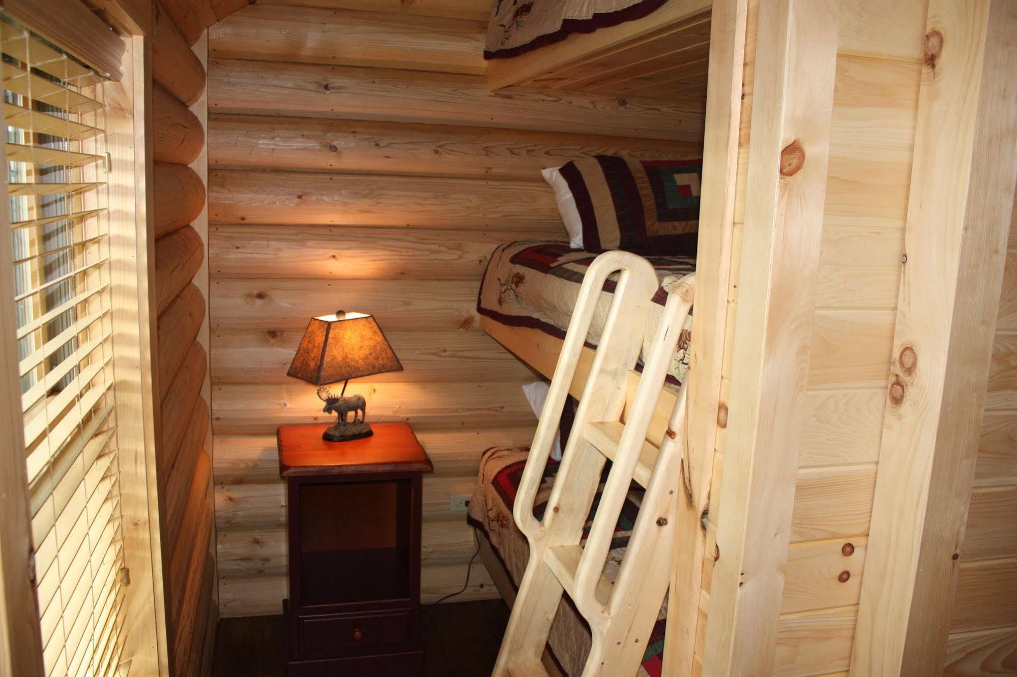 Lake Parlin Lodge & Cabins West Forks 外观 照片